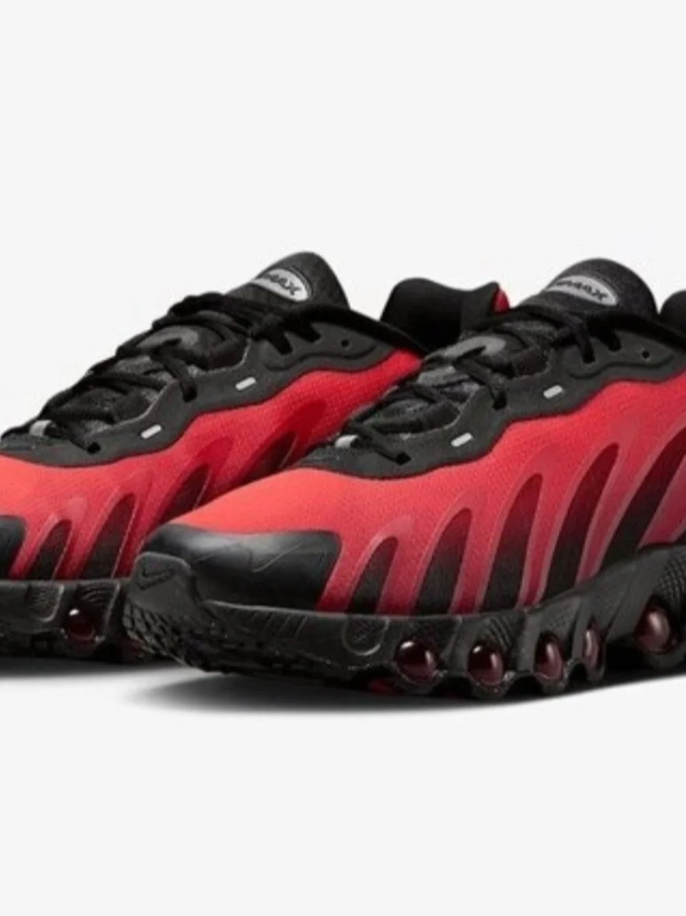 Nike Men’s Red and Black Gradient Running Sneakers